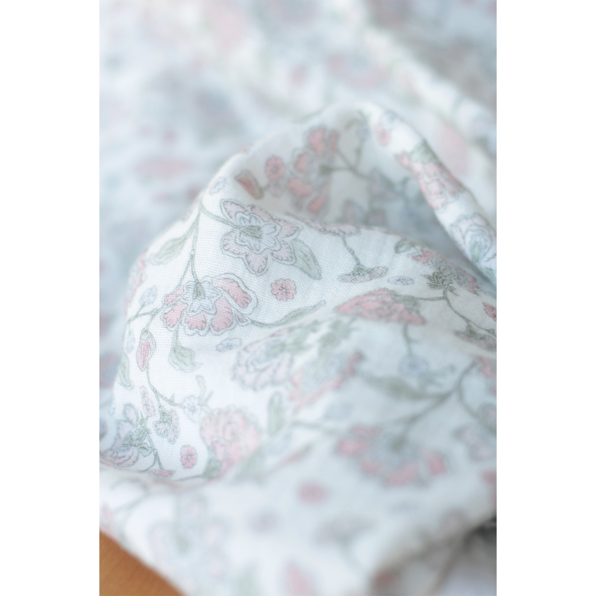 Kali - Double gaze de coton BIO blanc lait motif fleuri rose poudré Tissus issus de l'agriculture biologique  - 7 Kali - Double gaze de coton BIO blanc lait motif fleuri rose poudré Tissus issus de l'agriculture biologique  - 7