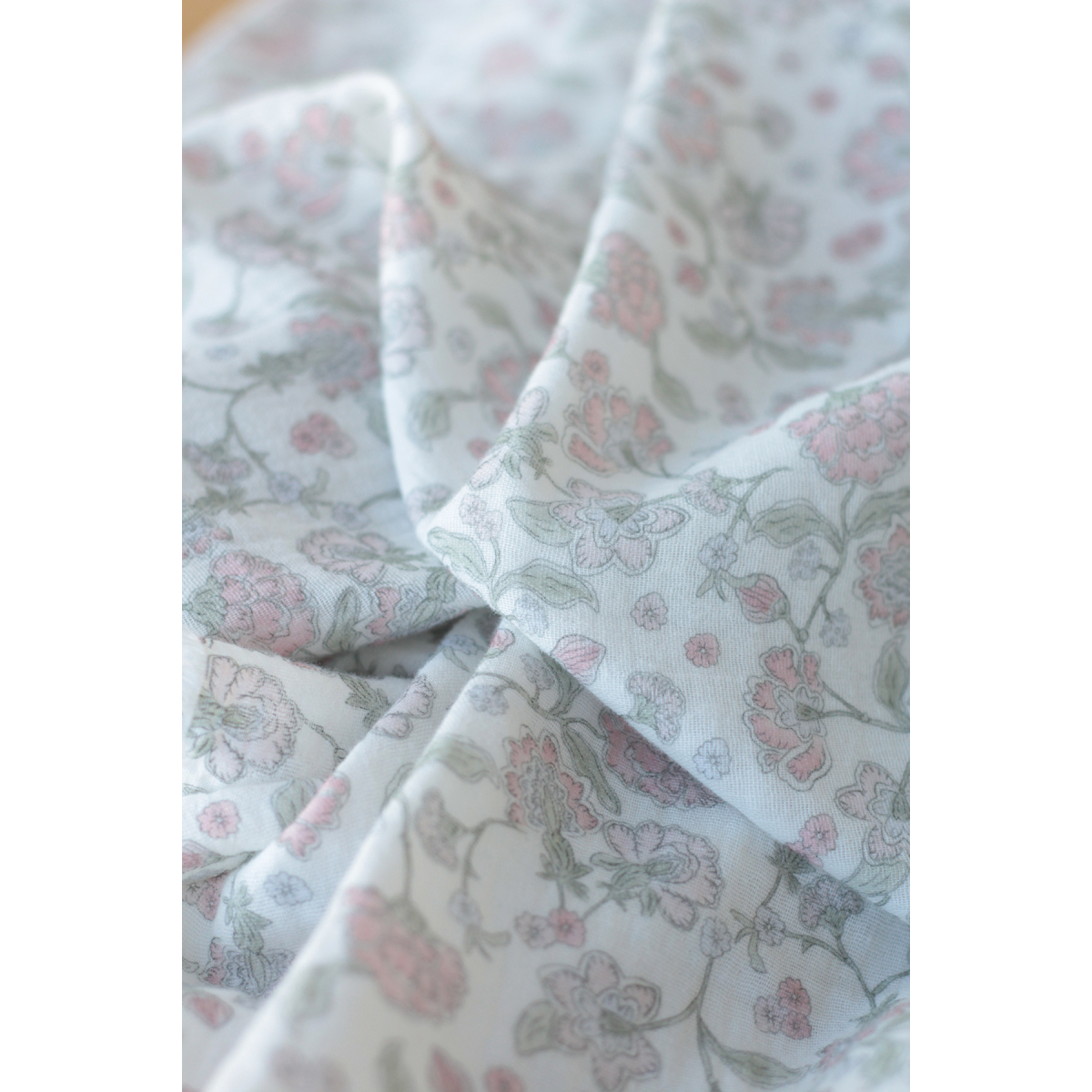Kali - Double gaze de coton BIO blanc lait motif fleuri rose poudré Tissus issus de l'agriculture biologique  - 3 Kali - Double gaze de coton BIO blanc lait motif fleuri rose poudré Tissus issus de l'agriculture biologique  - 3