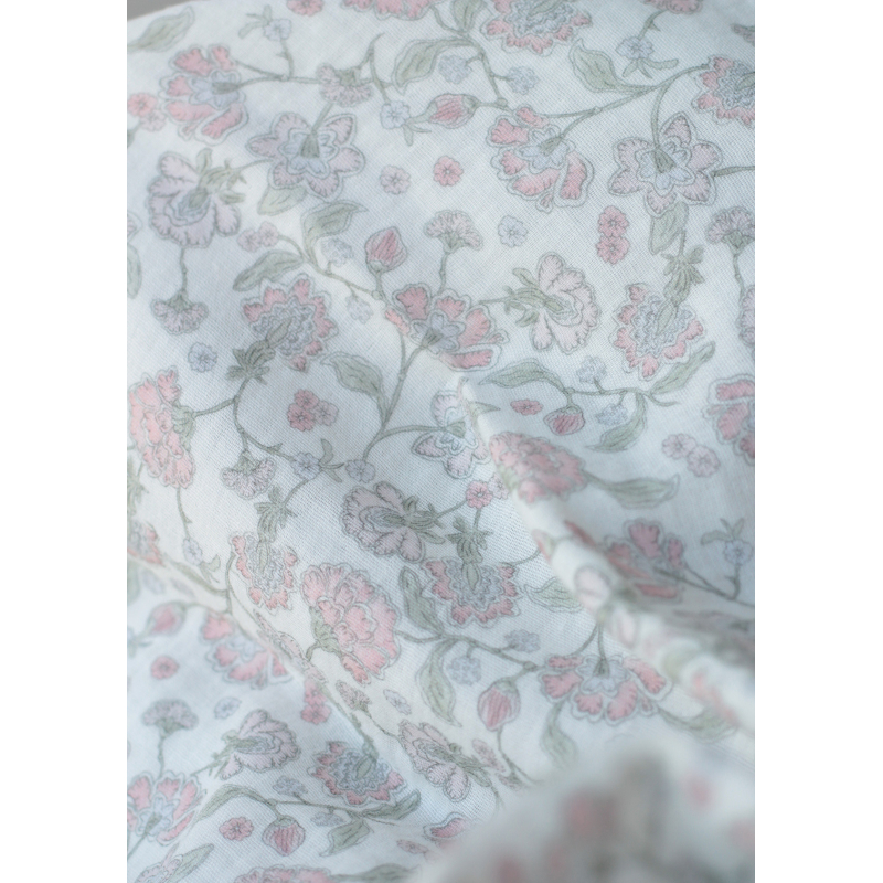Kali - Double gaze de coton BIO blanc lait motif fleuri rose poudré Tissus issus de l'agriculture biologique  - 11