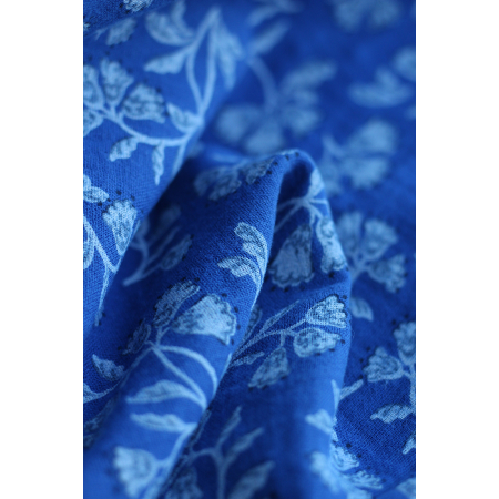 Priya - Double gaze de coton fond bleu cobalt fleuri façon hand block Tissus issus de l'agriculture biologique  - 2 Priya - Double gaze de coton fond bleu cobalt fleuri façon hand block Tissus issus de l'agriculture biologique  - 2