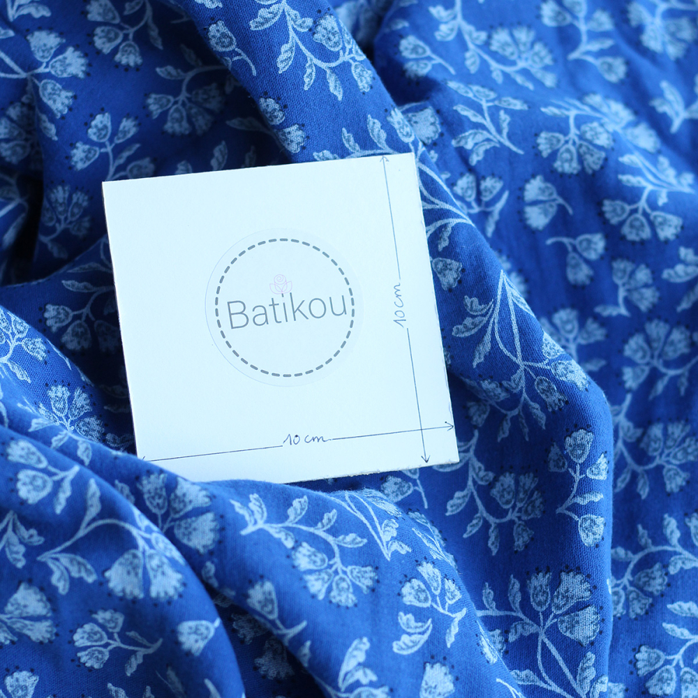 Priya - Double gaze de coton fond bleu cobalt fleuri façon hand block Tissus issus de l'agriculture biologique  - 7