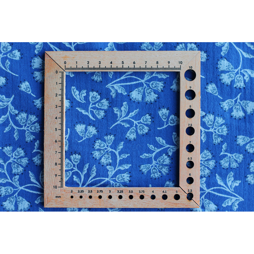 Priya - Double gaze de coton fond bleu cobalt fleuri façon hand block Tissus issus de l'agriculture biologique  - 9