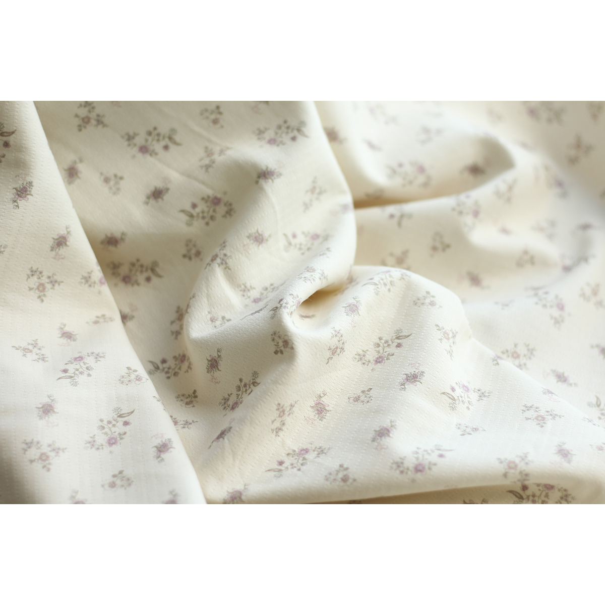 Emmanuelle - Tissu double coton piqué droit motif fleuri Tissus issus de l'agriculture biologique  - 3