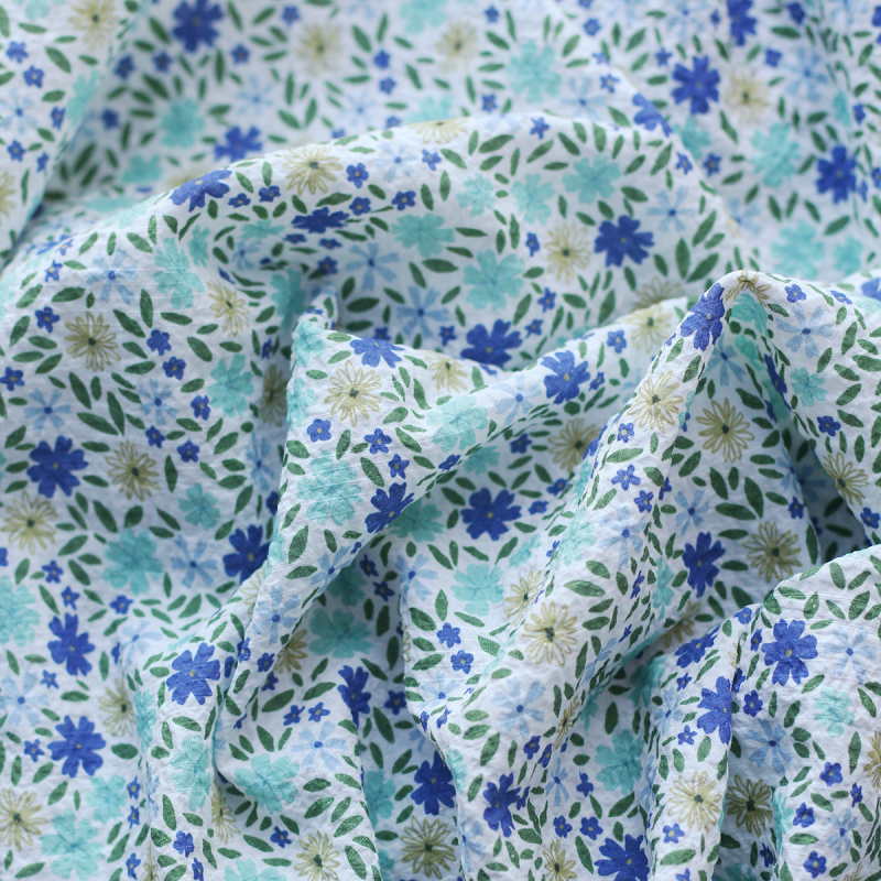 Pauline - Tissu coton texturé gaufré fleuri bleu et vert Batikou - 9