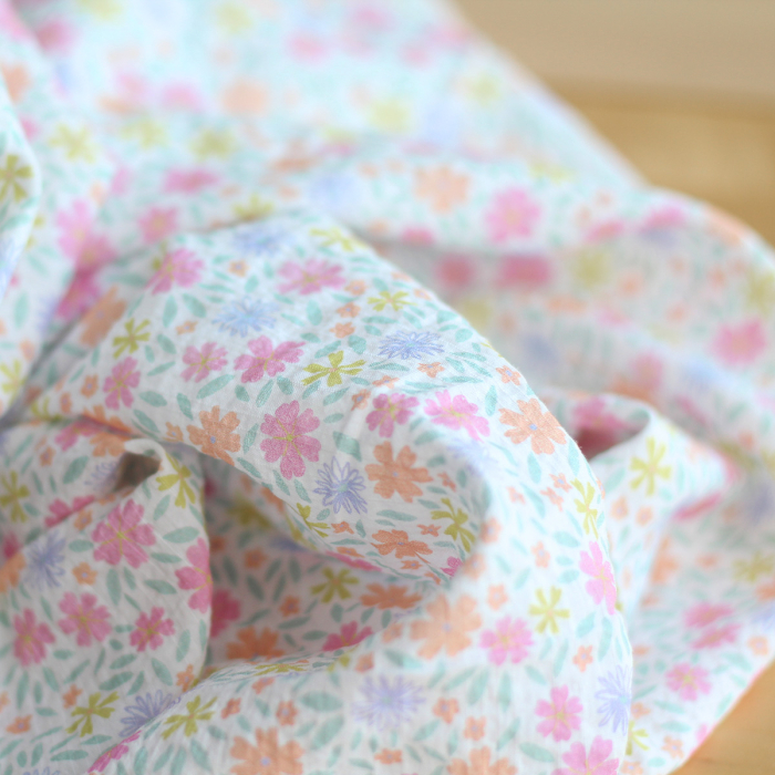 Pauline - Tissu coton texturé gaufré fleuri frais Batikou - 1