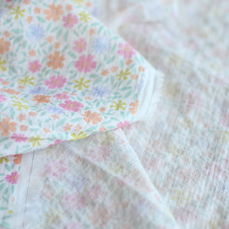 Pauline - Tissu coton texturé gaufré fleuri frais Batikou - 5