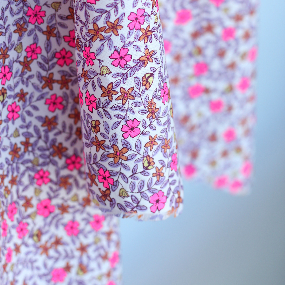 Méline - Popeline de coton BIO imprimé fleurs rose fluo Tissus issus de l'agriculture biologique  - 5
