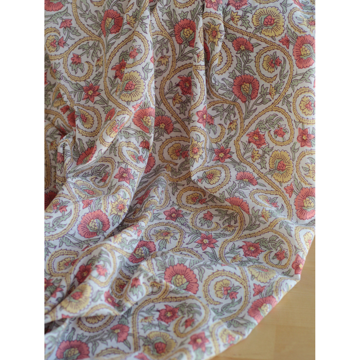 Tissu indien coton hand block traditionnel corail / jaune / vert Batikou - 2 Tissu indien coton hand block traditionnel corail / jaune / vert Batikou - 2