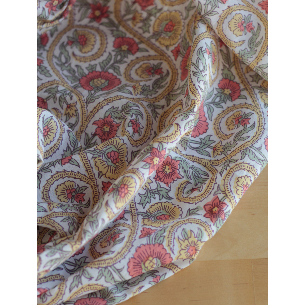 Tissu indien coton hand block traditionnel corail / jaune / vert Batikou - 3 Tissu indien coton hand block traditionnel corail / jaune / vert Batikou - 3
