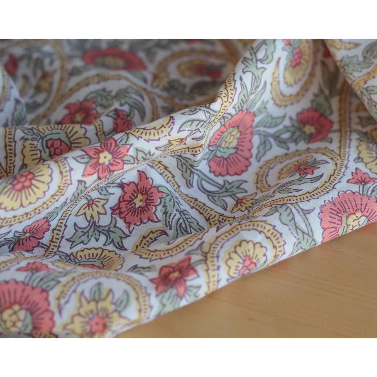 Tissu indien coton hand block traditionnel corail / jaune / vert Batikou - 4 Tissu indien coton hand block traditionnel corail / jaune / vert Batikou - 4