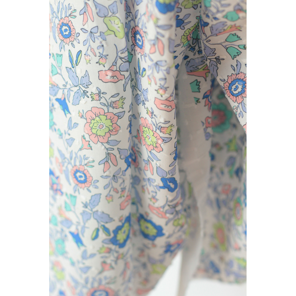 Léona - Plumetis de coton parme imprimé fleuri teintes bleues Tissus issus de l'agriculture biologique  - 6