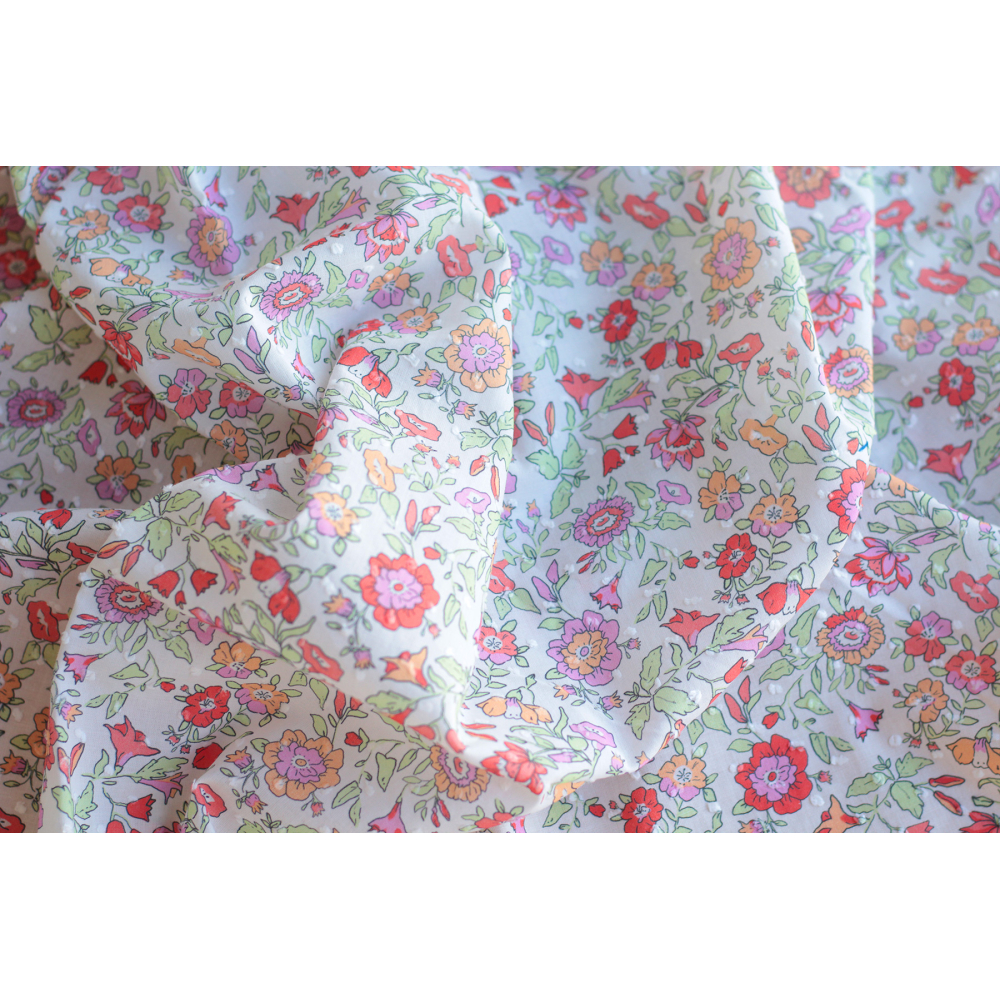 Léona - Plumetis de coton parme imprimé fleuri rouge orangé Tissus issus de l'agriculture biologique  - 4