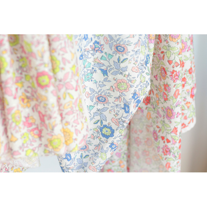 Léona - Plumetis de coton parme imprimé fleuri rouge orangé Tissus issus de l'agriculture biologique  - 12