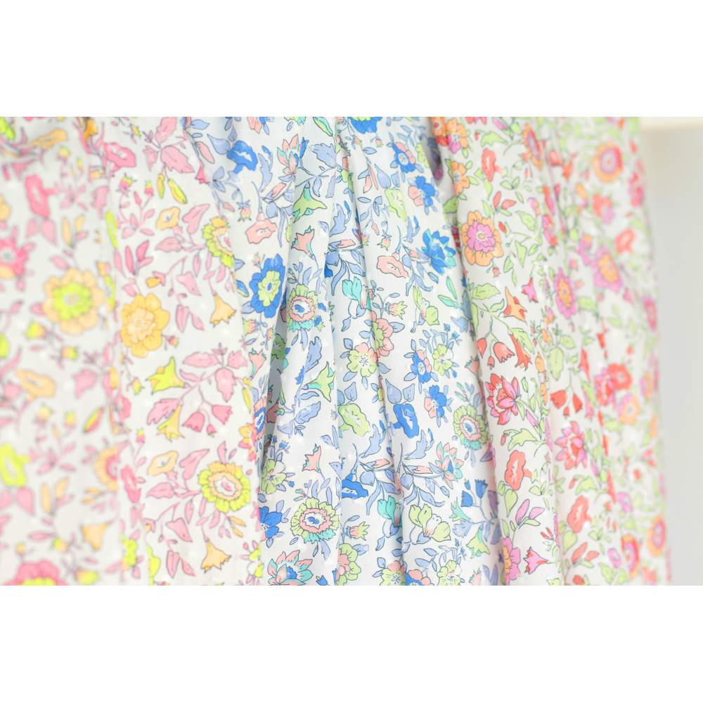 Léona - Plumetis de coton parme imprimé fleuri rouge orangé Tissus issus de l'agriculture biologique  - 15