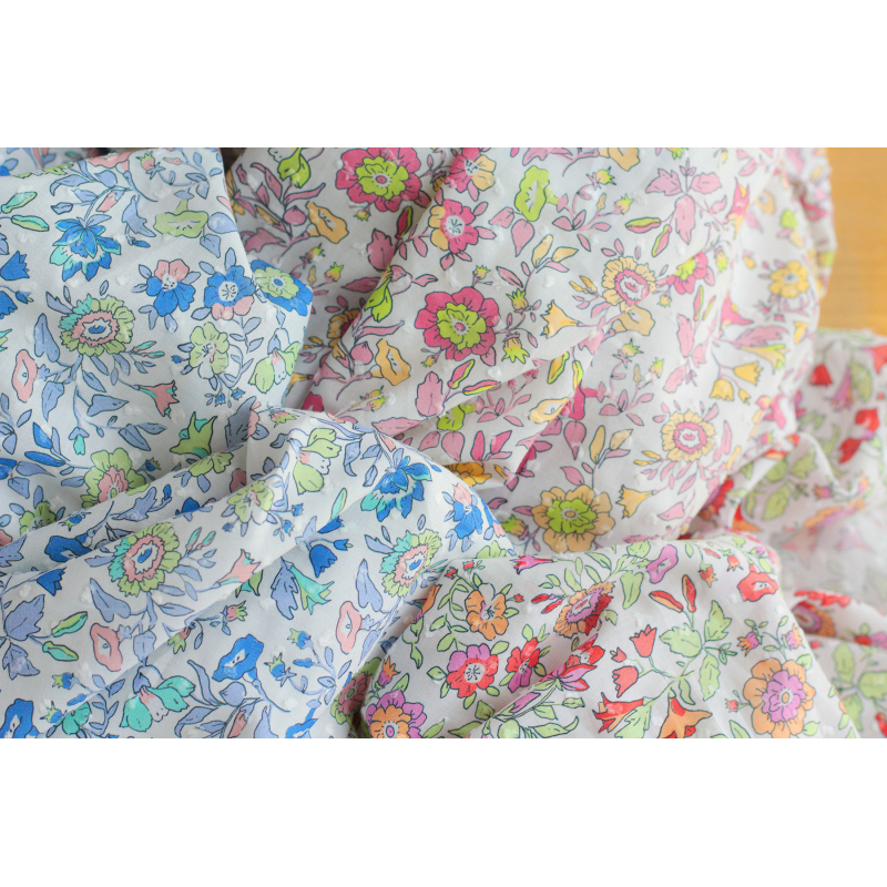 Léona - Plumetis de coton parme imprimé fleuri rouge orangé Tissus issus de l'agriculture biologique  - 16