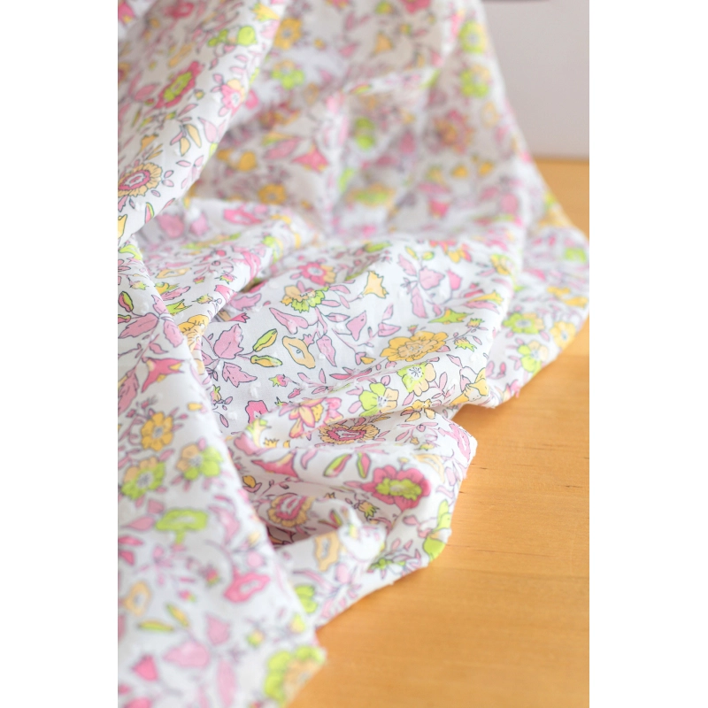 Léona - Plumetis de coton parme imprimé fleuri rose et lime Tissus issus de l'agriculture biologique  - 4