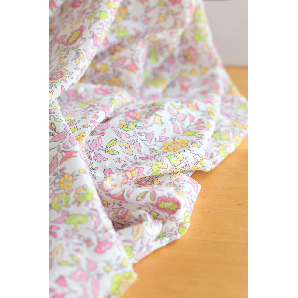 Léona - Plumetis de coton parme imprimé fleuri rose et lime Tissus issus de l'agriculture biologique  - 4