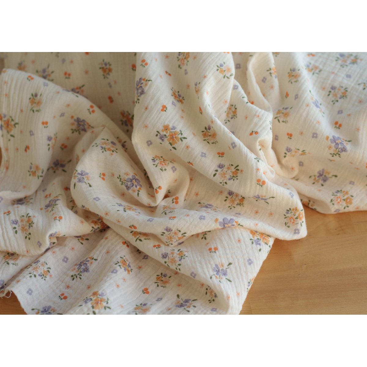 Elise - Double gaze de coton écru imprimé fleuri orange Qualité Oeko-tex - 3