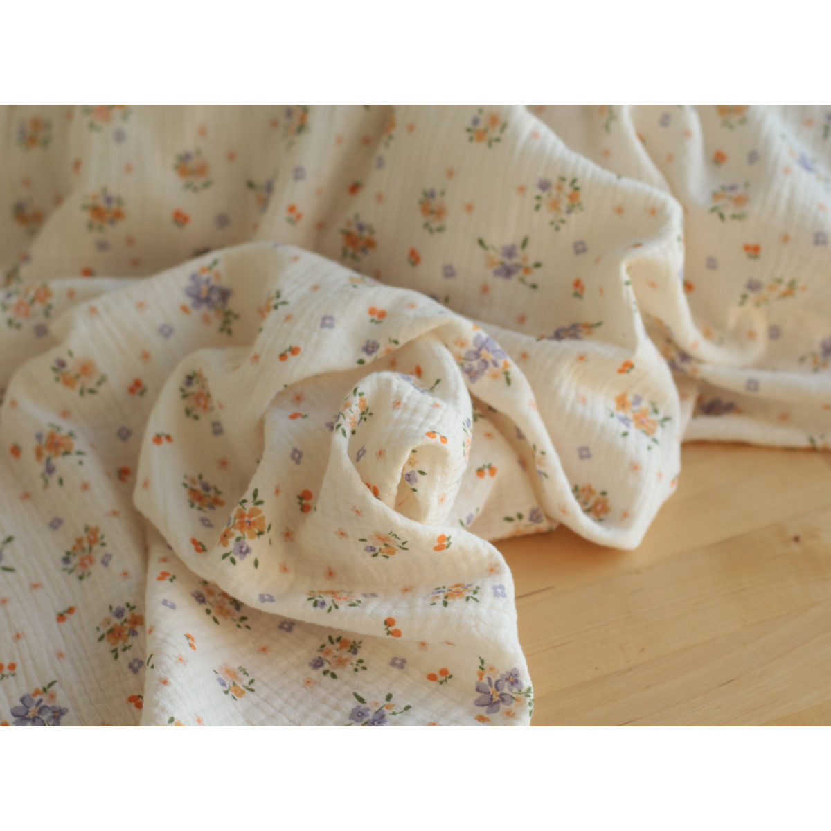 Elise - Double gaze de coton écru imprimé fleuri orange Qualité Oeko-tex - 9