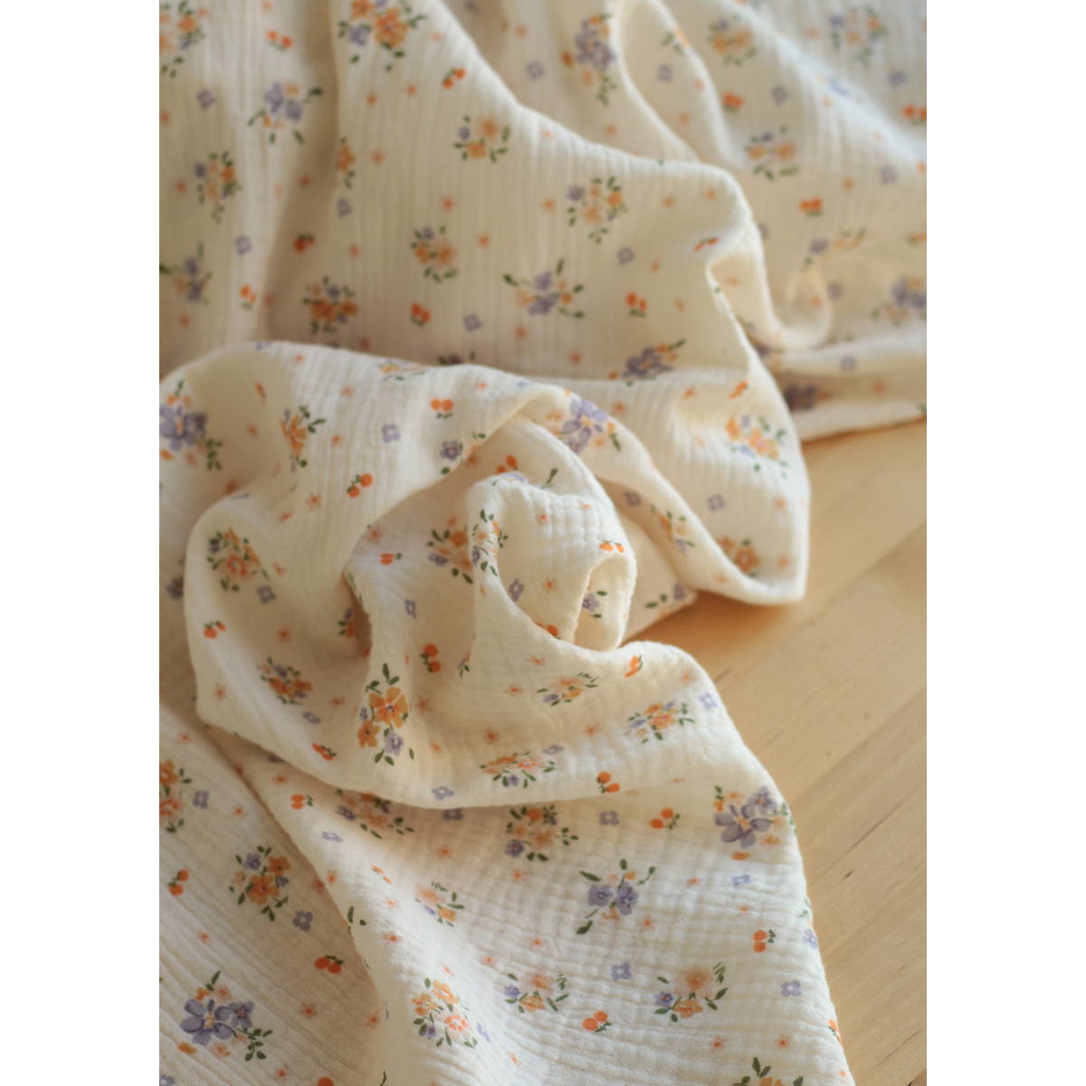Elise - Double gaze de coton écru imprimé fleuri orange Qualité Oeko-tex - 10