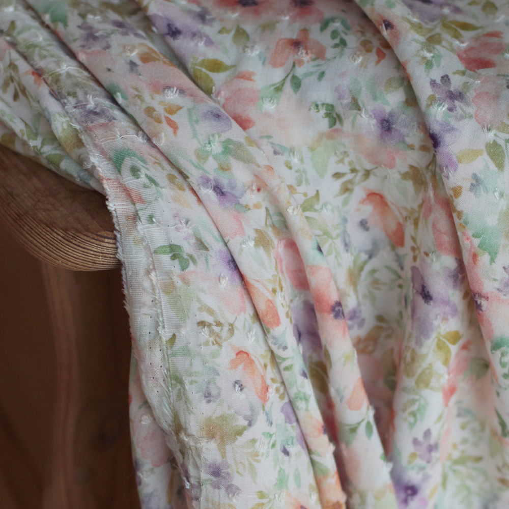 Manon - Viscose plumetis imprimée fleuri tendre Batikou - 1