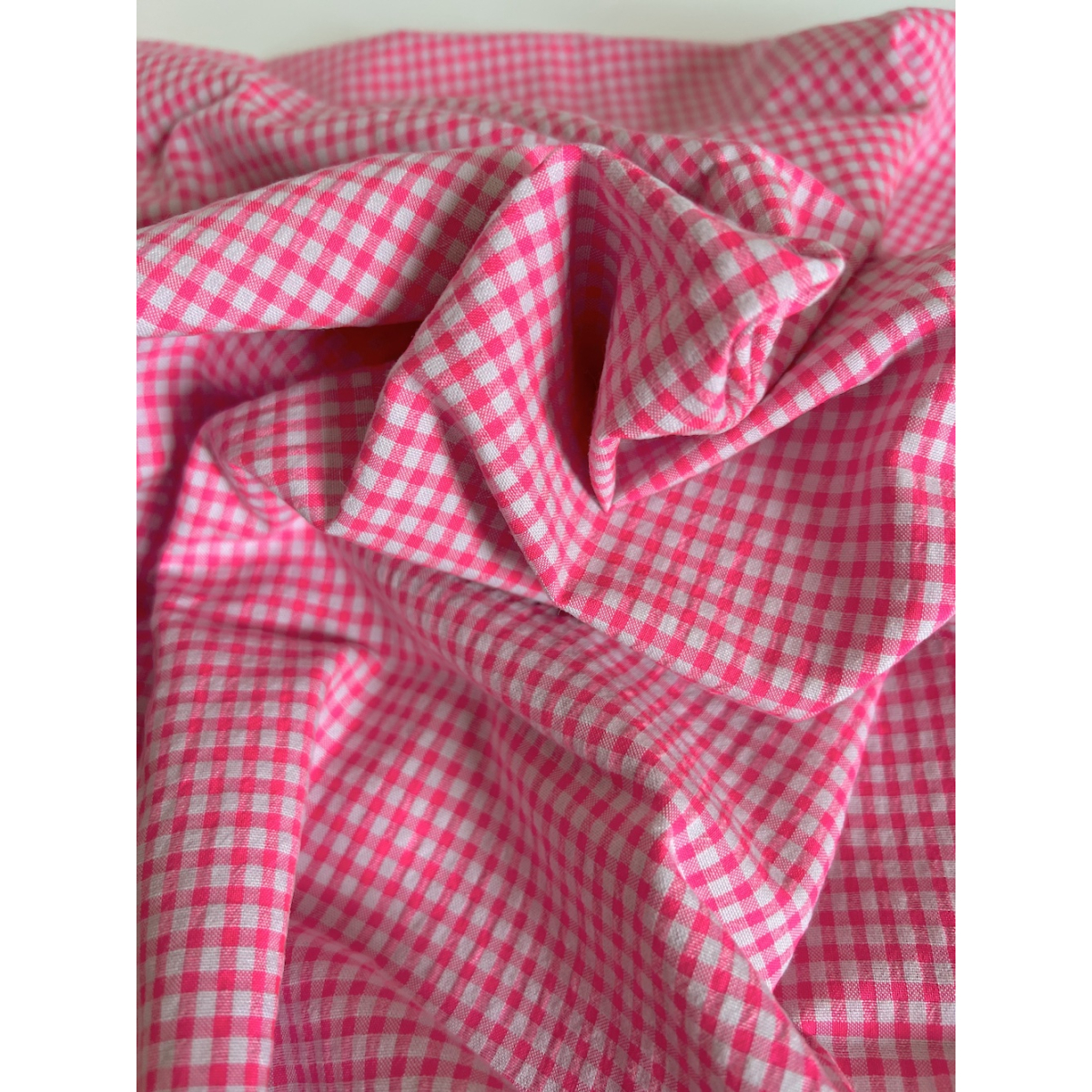 Seersucker / Coton gaufré vichy 3mm mini rose fluo Seersucker / Coton gaufré vichy 3mm mini rose fluo