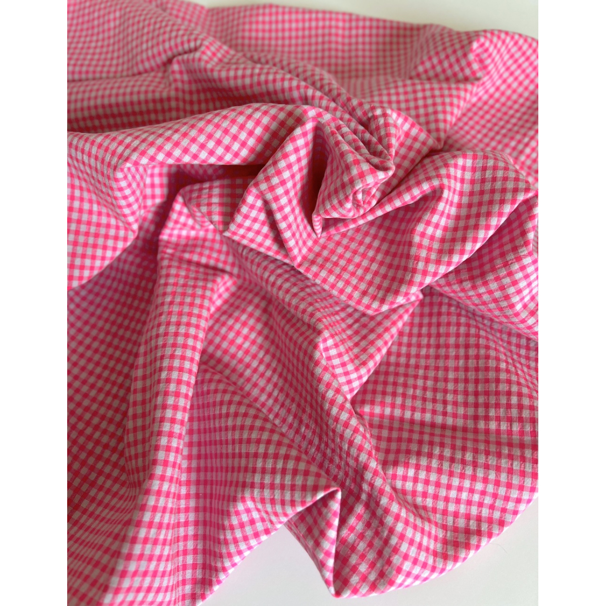 Seersucker / Coton gaufré vichy 3mm mini rose fluo Seersucker / Coton gaufré vichy 3mm mini rose fluo