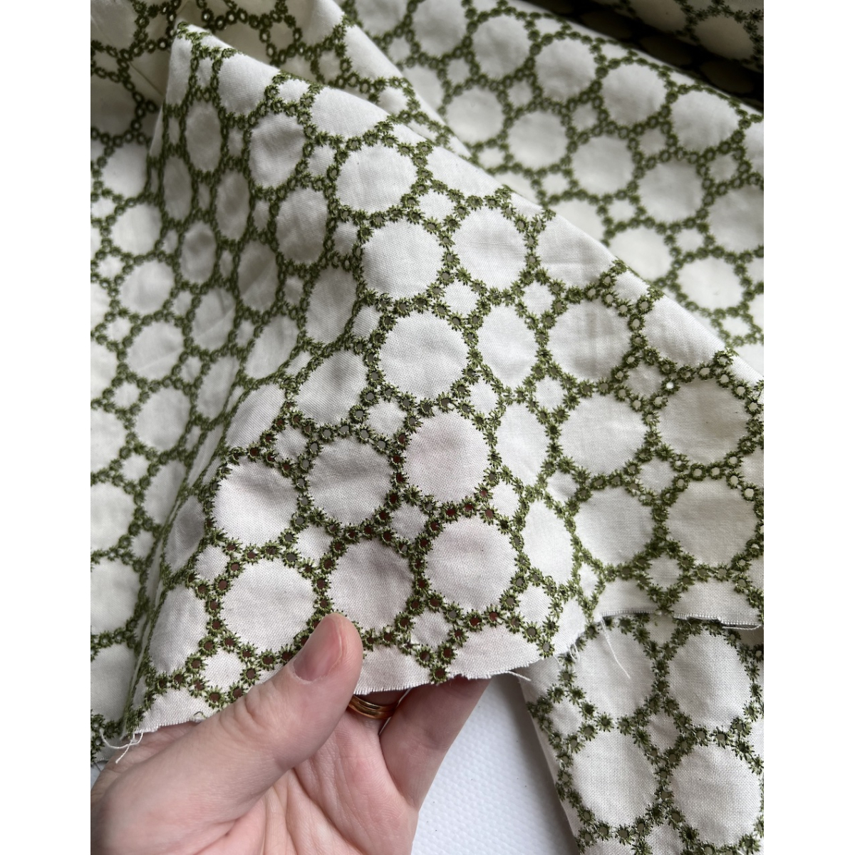 Popeline coton organique broderie vert olive Tissus issus de l'agriculture biologique  - 8