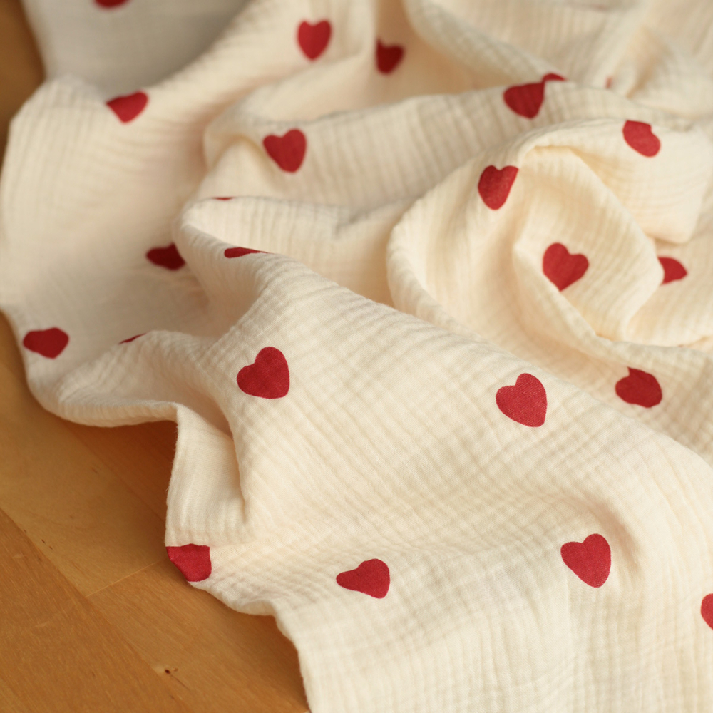 Manou - Double gaze de coton BIO exclusif écru à motif coeurs Tissus issus de l'agriculture biologique  - 1