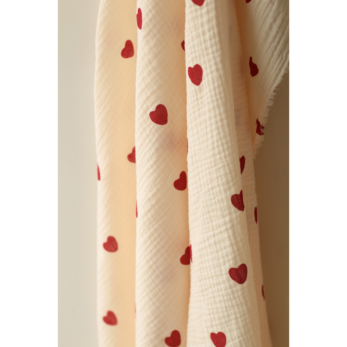 Manou - Double gaze de coton BIO exclusif écru à motif coeurs Tissus issus de l'agriculture biologique  - 14 Manou - Double gaze de coton BIO exclusif écru à motif coeurs Tissus issus de l'agriculture biologique  - 14