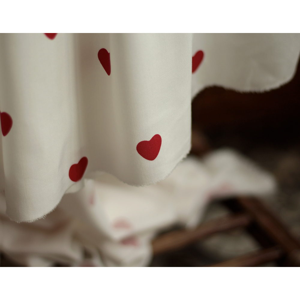 Manou - Viscose blanc cassé imprimée coeurs rouges Batikou - 4