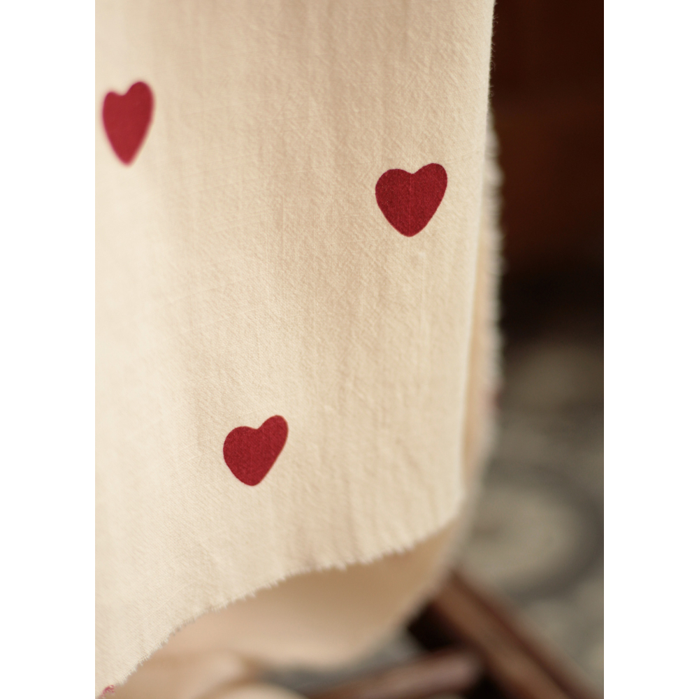 Manou - Coton lavé bio coloris vanille motif coeurs rouges Batikou - 4