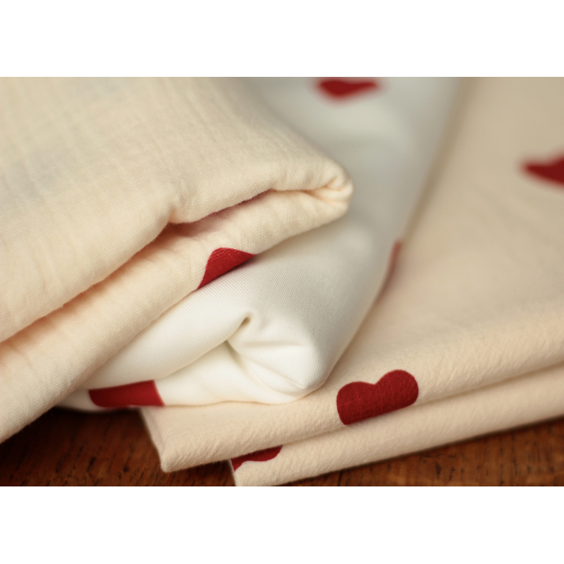 Manou - Coton lavé bio coloris vanille motif coeurs rouges Batikou - 21