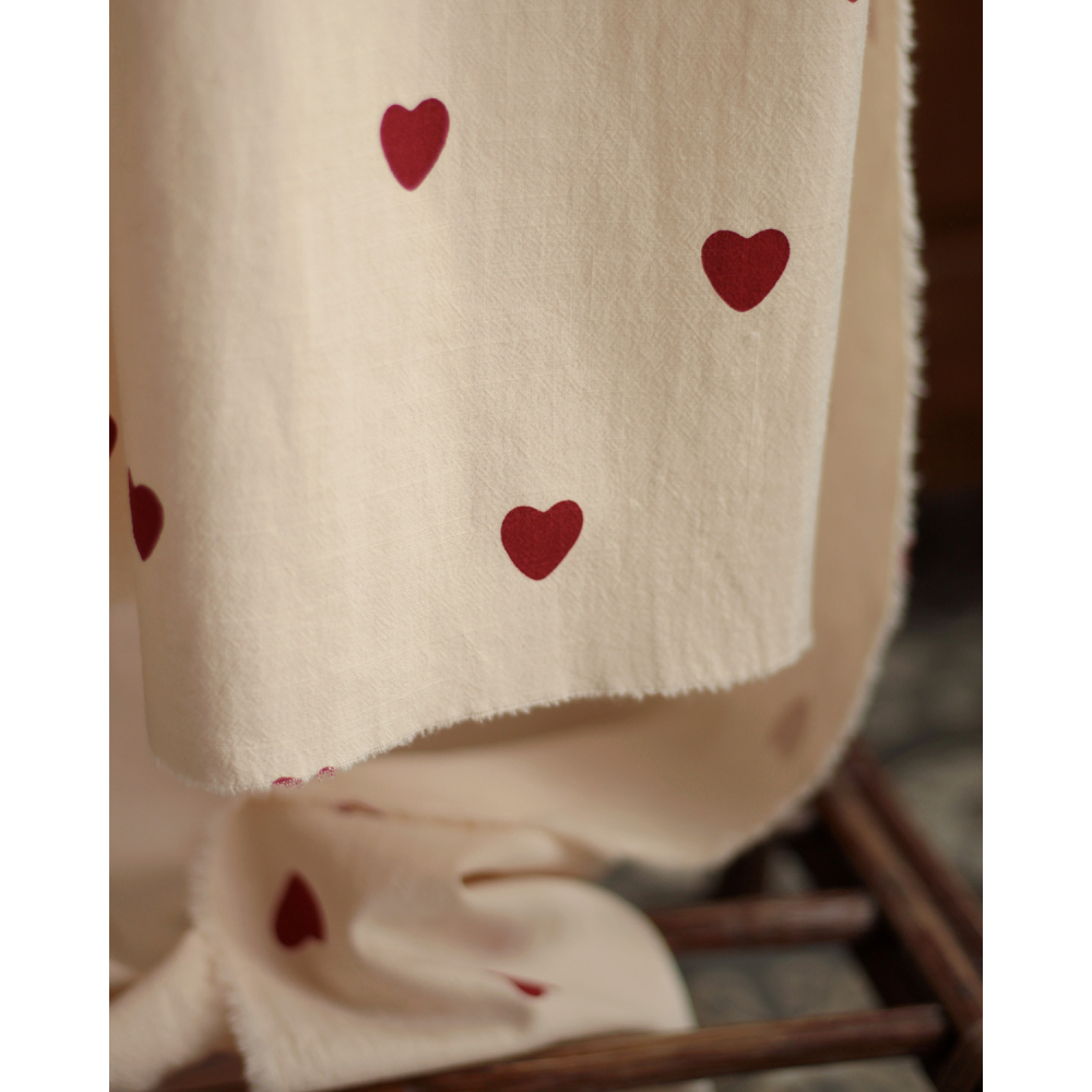 Manou - Coton lavé bio coloris vanille motif coeurs rouges Batikou - 24