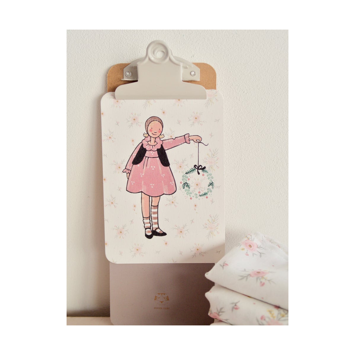 Carte postale Celestine & Cie x Batikou Motif Josephine rose Carte postale Celestine & Cie x Batikou Motif Josephine rose