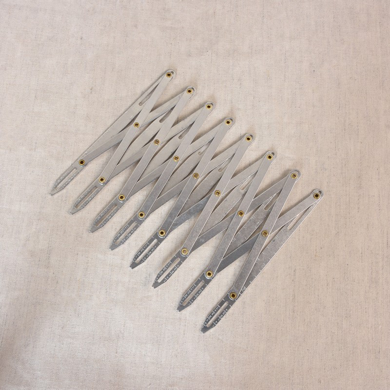 Règle pour boutonnières en métal / Aide à la couture