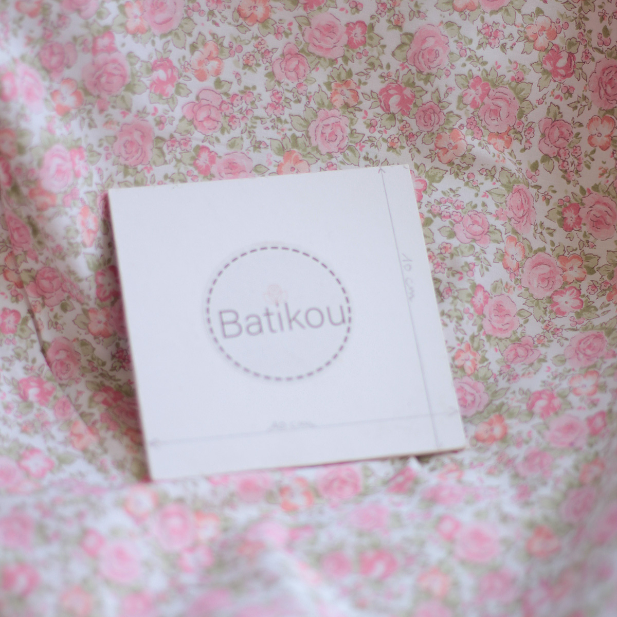 Abigael - Popeline de coton BIO imprimé fleurs rose fluo