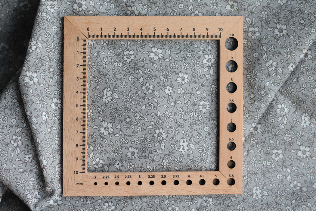 copy of Carmen - Batiste de coton bio SILKYNE à imprimé fleuri fond corail