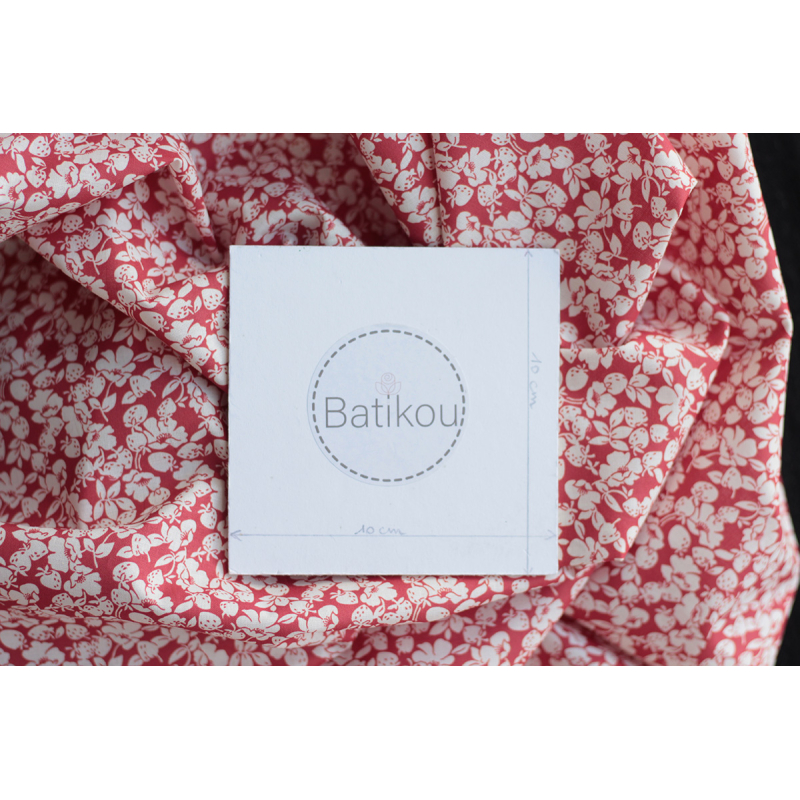 Deva - Batiste de coton douce à imprimé fraises fond rouge