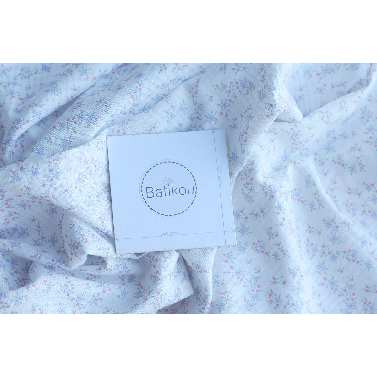 copy of Priscille - Seersucker / Coton gaufré doux fond blanc motif fleuri bleu copy of Priscille - Seersucker / Coton gaufré doux fond blanc motif fleuri bleu