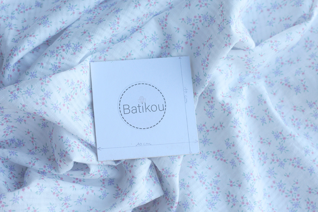 copy of Priscille - Seersucker / Coton gaufré doux fond blanc motif fleuri bleu