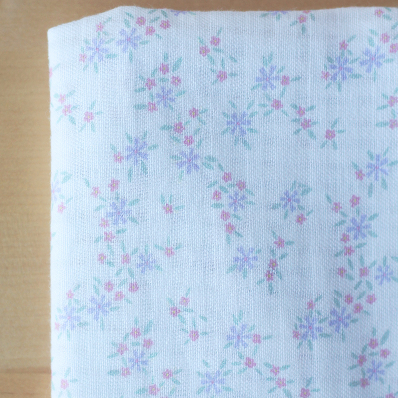 copy of Priscille - Seersucker / Coton gaufré doux fond blanc motif fleuri bleu