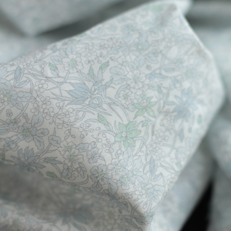 copy of Kezia - Batiste de coton douce à imprimé fleuri bleu