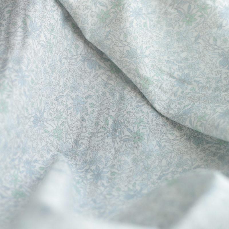 copy of Kezia - Batiste de coton douce à imprimé fleuri bleu