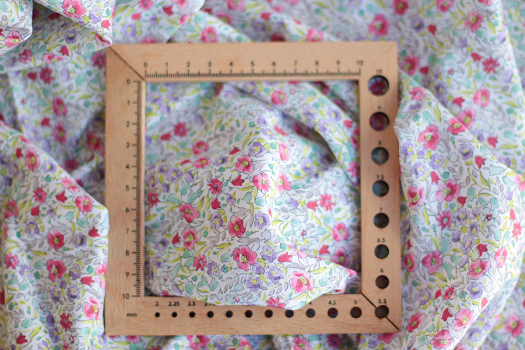 copy of Rita - Batiste de coton bio SILKYNE à imprimé fleuri bleu et vert