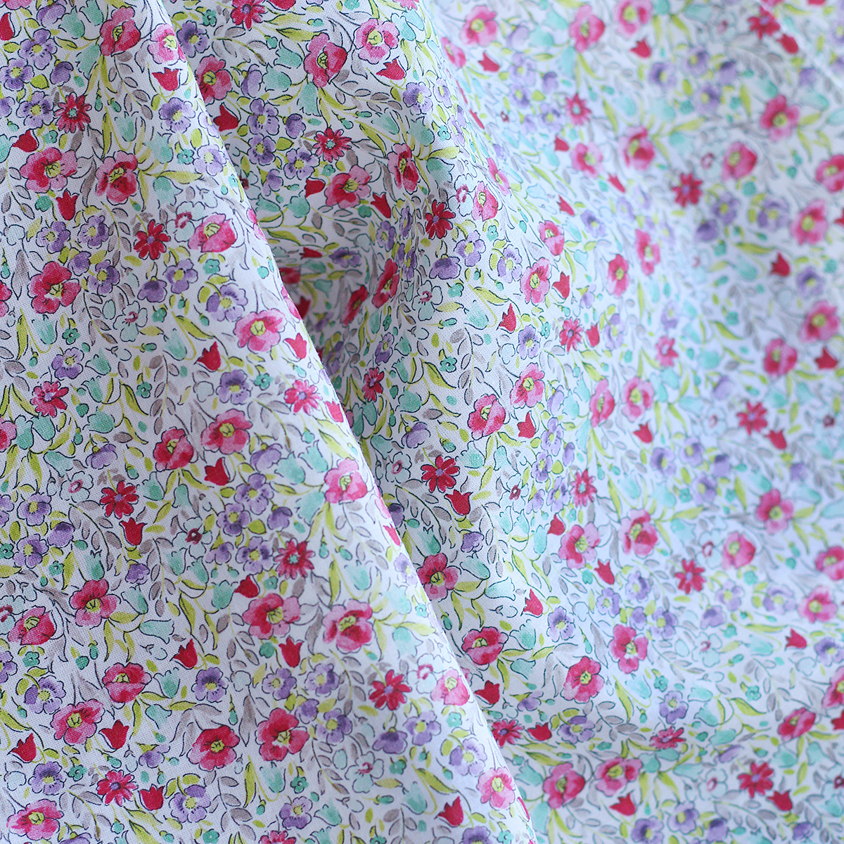 copy of Rita - Batiste de coton bio SILKYNE à imprimé fleuri bleu et vert copy of Rita - Batiste de coton bio SILKYNE à imprimé fleuri bleu et vert