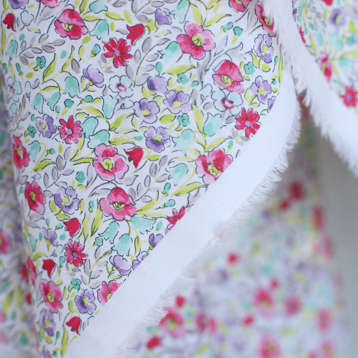 copy of Rita - Batiste de coton bio SILKYNE à imprimé fleuri bleu et vert