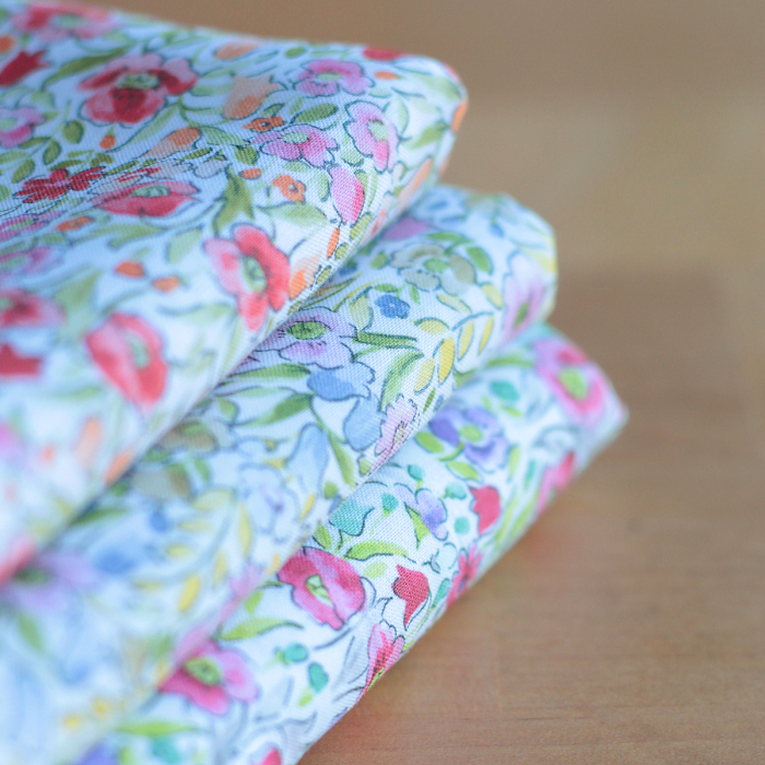 copy of Rita - Batiste de coton bio SILKYNE à imprimé fleuri bleu et vert