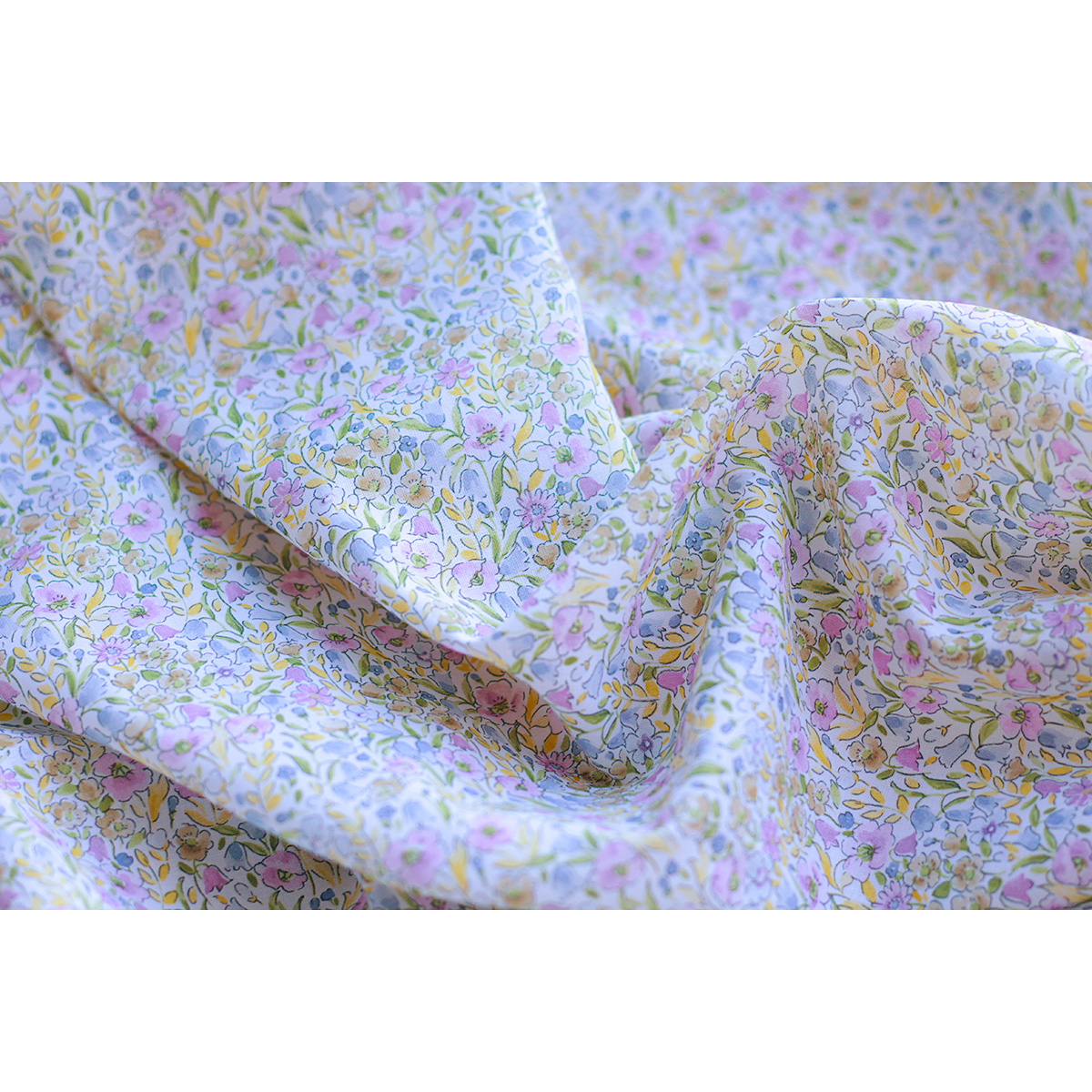 copy of Selma - Batiste de coton bio SILKYNE à imprimé fleuri rose et violet copy of Selma - Batiste de coton bio SILKYNE à imprimé fleuri rose et violet