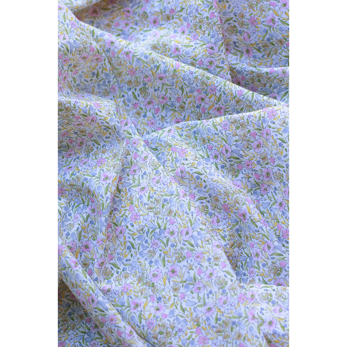 copy of Selma - Batiste de coton bio SILKYNE à imprimé fleuri rose et violet copy of Selma - Batiste de coton bio SILKYNE à imprimé fleuri rose et violet